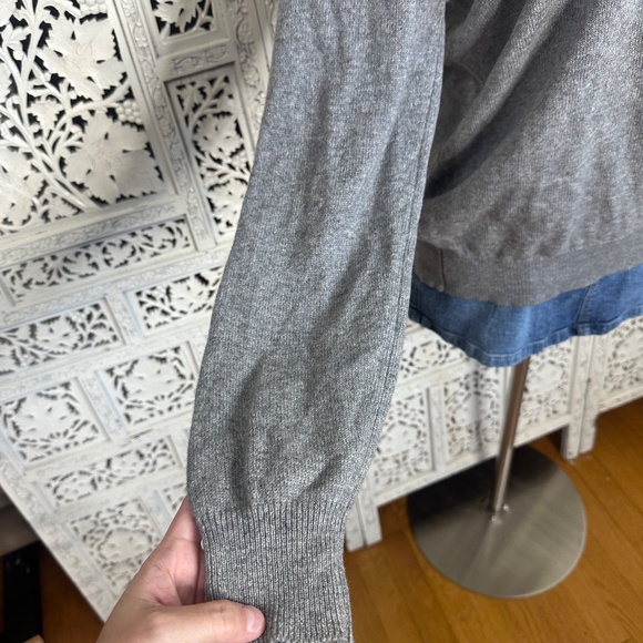 Vintage Archie Brown & Son 100% Cashmere Gray V Neck Sweater Sz Medium - Picture 4 of 9
